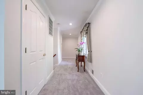 Entry Way - 100 Bishopp Dr, Silver Spring, MD 20905 photo 2 of 3