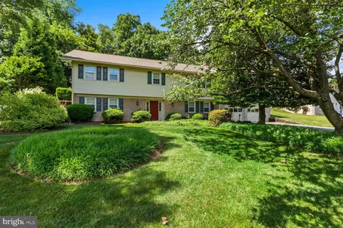 7413 Miller Fall, Rockville, MD 20855