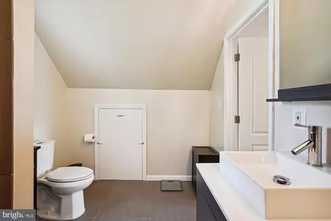 Bath - 2706 Lindell St, Silver Spring, MD 20902 photo 5 of 6