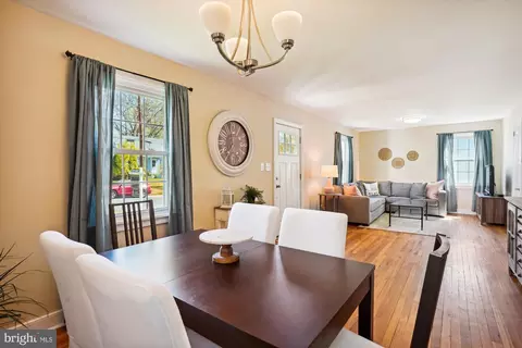Dining - 2706 Lindell St, Silver Spring, MD 20902 photo 2 of 5