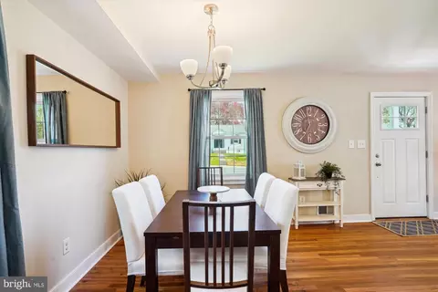 Dining - 2706 Lindell St, Silver Spring, MD 20902 photo 3 of 5