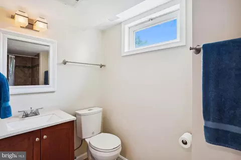 Bath - 2706 Lindell St, Silver Spring, MD 20902 photo 6 of 6