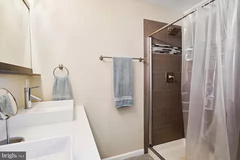 Bath - 2706 Lindell St, Silver Spring, MD 20902 photo 3 of 6