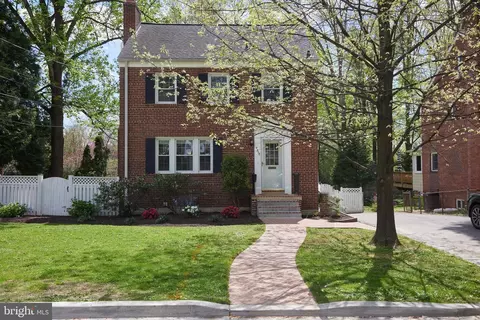 2710 Blaine Dr, Chevy Chase, MD 20815