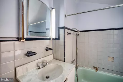 Bath - 2608 Urbana Dr, Silver Spring, MD 20906 photo 2 of 3
