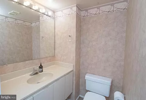 Bath - 15115 Interlachen Dr #3-1009, Silver Spring, MD 20906 photo 1 of 4