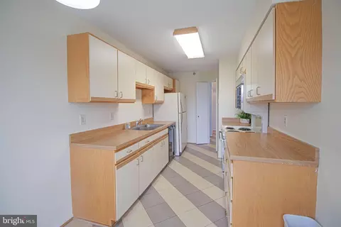 Kitchen - 15115 Interlachen Dr #3-1009, Silver Spring, MD 20906 photo 1 of 2