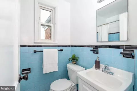 Bath - 3904 Gannon Rd, Silver Spring, MD 20902 photo 2 of 4