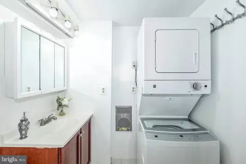 Bath - 3904 Gannon Rd, Silver Spring, MD 20902 photo 4 of 4