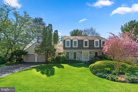 7504 Royal Dominion Dr, Bethesda, MD 20817