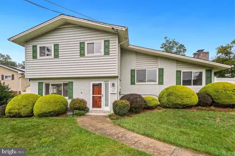 13209 Arctic Ave, Rockville, MD 20853