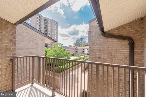 20 Monroe St #301, Rockville, MD 20850