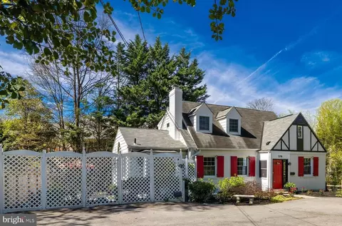 5718 Wilson Ln, Bethesda, MD 20817
