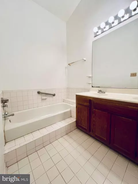 Bath - 2813 Strauss Ter, Silver Spring, MD 20904 photo 4 of 6