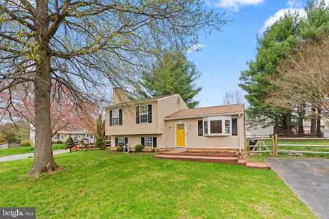 19816 Chesley Knoll Dr, Gaithersburg, MD 20879