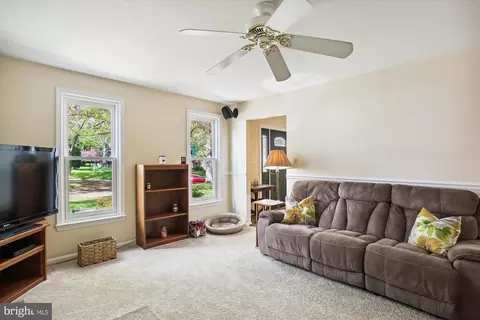 Living - 15405 Tindlay St, Silver Spring, MD 20905 photo 6 of 11