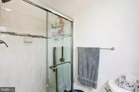 Bath - 15405 Tindlay St, Silver Spring, MD 20905 photo 5 of 9