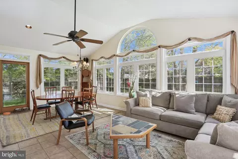 Living - 15405 Tindlay St, Silver Spring, MD 20905 photo 3 of 11