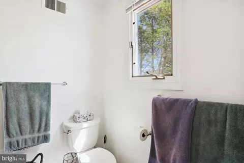 Bath - 15405 Tindlay St, Silver Spring, MD 20905 photo 4 of 9