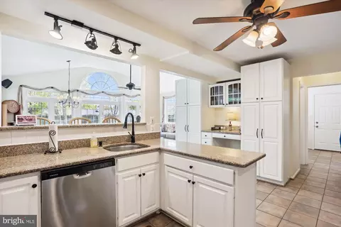 Kitchen - 15405 Tindlay St, Silver Spring, MD 20905 photo 2 of 6