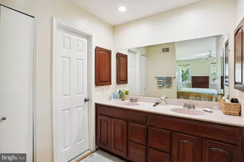 Bath - 15405 Tindlay St, Silver Spring, MD 20905 photo 3 of 9