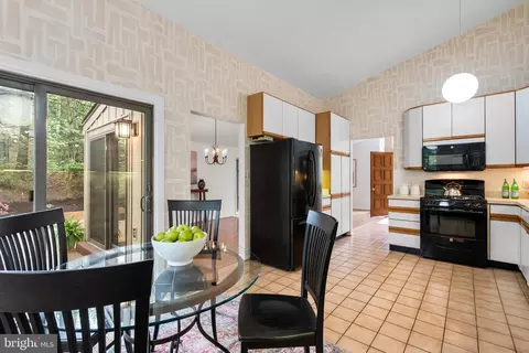 Dining - 1700 Kiva Rd, Silver Spring, MD 20905 photo 3 of 3