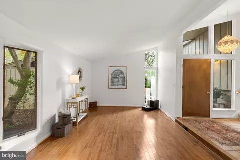 Living - 1700 Kiva Rd, Silver Spring, MD 20905 photo 2 of 5