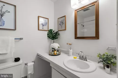 Bath - 1700 Kiva Rd, Silver Spring, MD 20905 photo 2 of 3