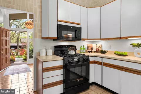 Kitchen - 1700 Kiva Rd, Silver Spring, MD 20905 photo 4 of 4