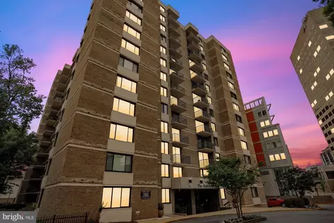 4 Monroe St #4-507, Rockville, MD 20850