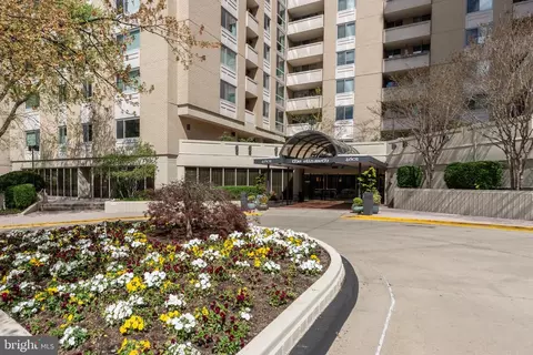 4601 N Park Ave #1002, Chevy Chase, MD 20815