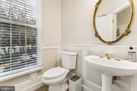 Bath - 2101 Chippewa Pl, Silver Spring, MD 20906 photo 2 of 5