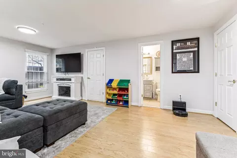 Living - 2101 Chippewa Pl, Silver Spring, MD 20906 photo 8 of 8