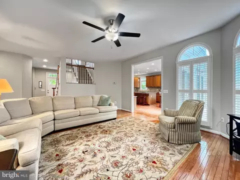 Living - 18210 Wickham Rd, Olney, MD 20832 photo 2 of 4