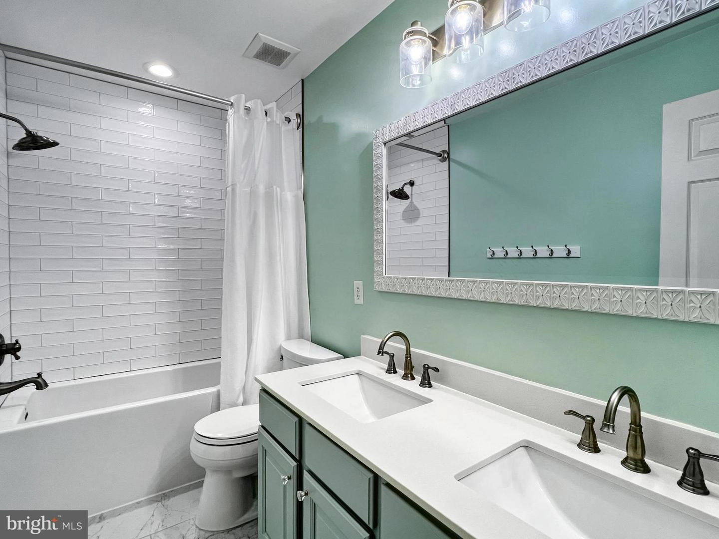 Bath - 18210 Wickham Rd, Olney, MD 20832 photo 6 of 7