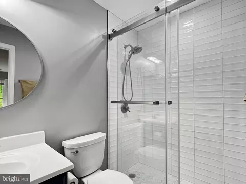 Bath - 18210 Wickham Rd, Olney, MD 20832 photo 5 of 7