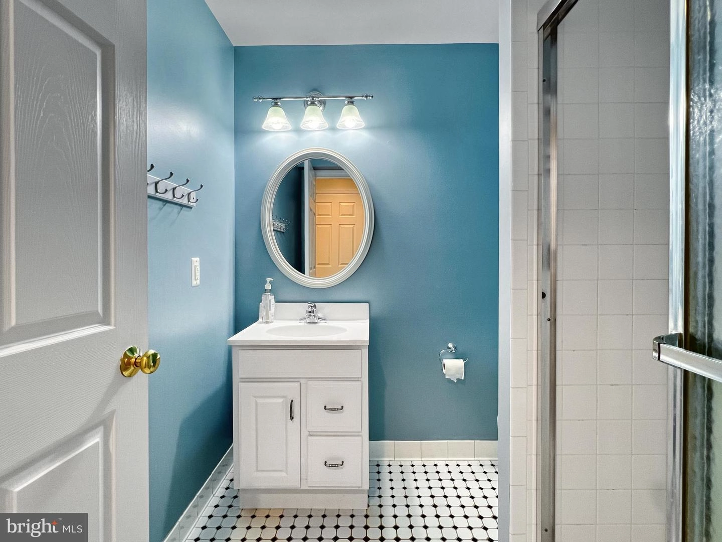 Bath - 18210 Wickham Rd, Olney, MD 20832 photo 7 of 7