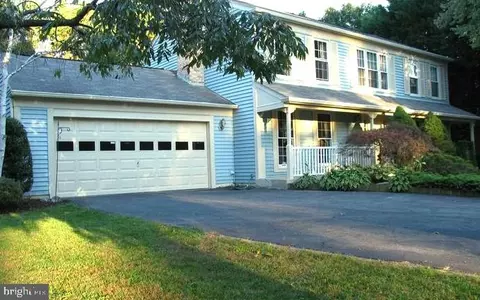 7909 Bounding Bend Ct, Derwood, MD 20855