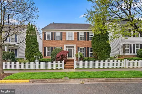 913 Gentlewood St, Gaithersburg, MD 20878