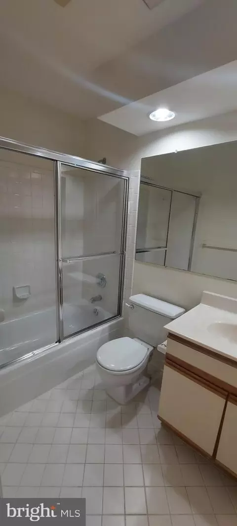 Bath - 13601 Sir Thomas Way #2-C-32, Silver Spring, MD 20904 photo 2 of 2