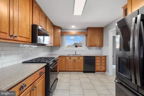 Kitchen - 9750 Hedin Dr, Silver Spring, MD 20903 photo 5 of 5