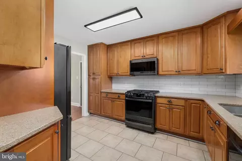 Kitchen - 9750 Hedin Dr, Silver Spring, MD 20903 photo 4 of 5