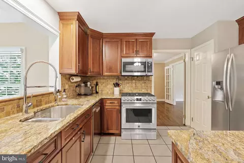 Kitchen - 302 Colesville Manor Dr, Silver Spring, MD 20904 photo 4 of 7