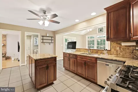 Kitchen - 302 Colesville Manor Dr, Silver Spring, MD 20904 photo 3 of 7
