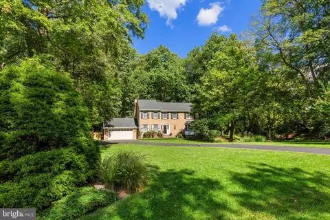 302 Colesville Manor Dr, Silver Spring, MD 20904