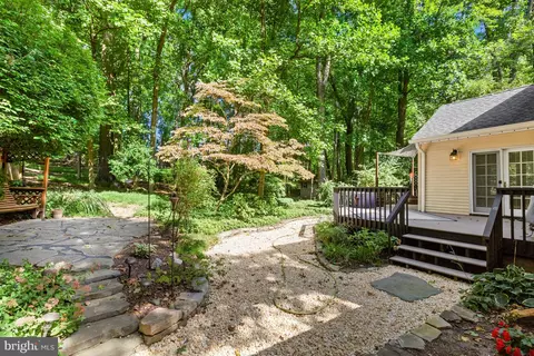 Exterior - 302 Colesville Manor Dr, Silver Spring, MD 20904 photo 6 of 12