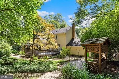 Exterior - 302 Colesville Manor Dr, Silver Spring, MD 20904 photo 5 of 12