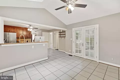 Kitchen - 302 Colesville Manor Dr, Silver Spring, MD 20904 photo 5 of 7