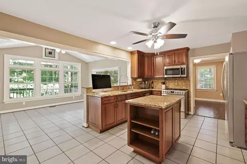 Kitchen - 302 Colesville Manor Dr, Silver Spring, MD 20904 photo 1 of 7