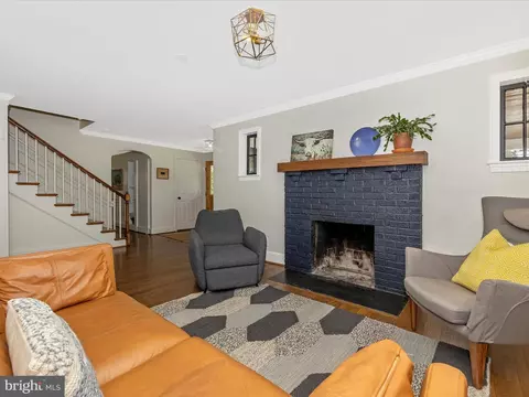 Living - 17925 Barnesville Rd, Barnesville, MD 20838 photo 3 of 5